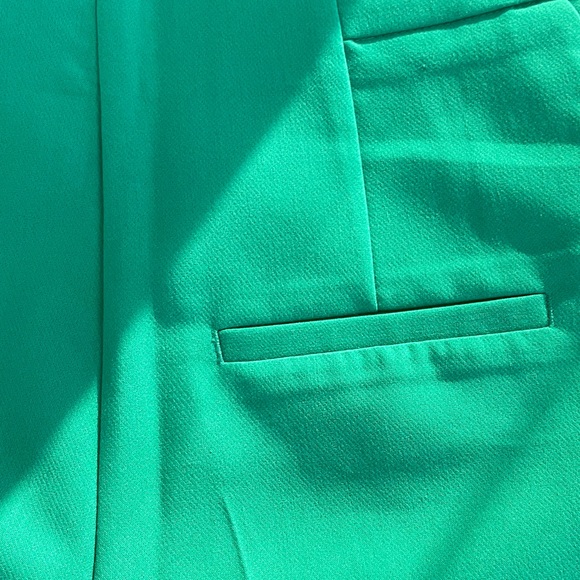 Zara green high waisted short with gold buttons. - Picture 6 of 6